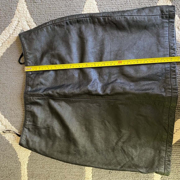 Black leather skirt - Picture 10 of 10